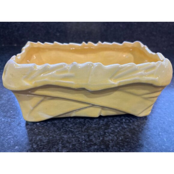 Vintage McCoy Yellow Pottery Planter #39 Made In USA Four Felt Feet On Base - Picture 6 of 7